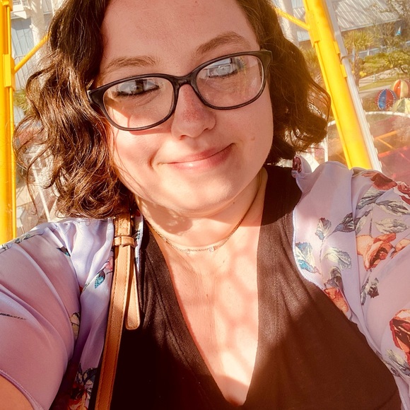 Meet your Posher, Marina - Picture 1 of 2